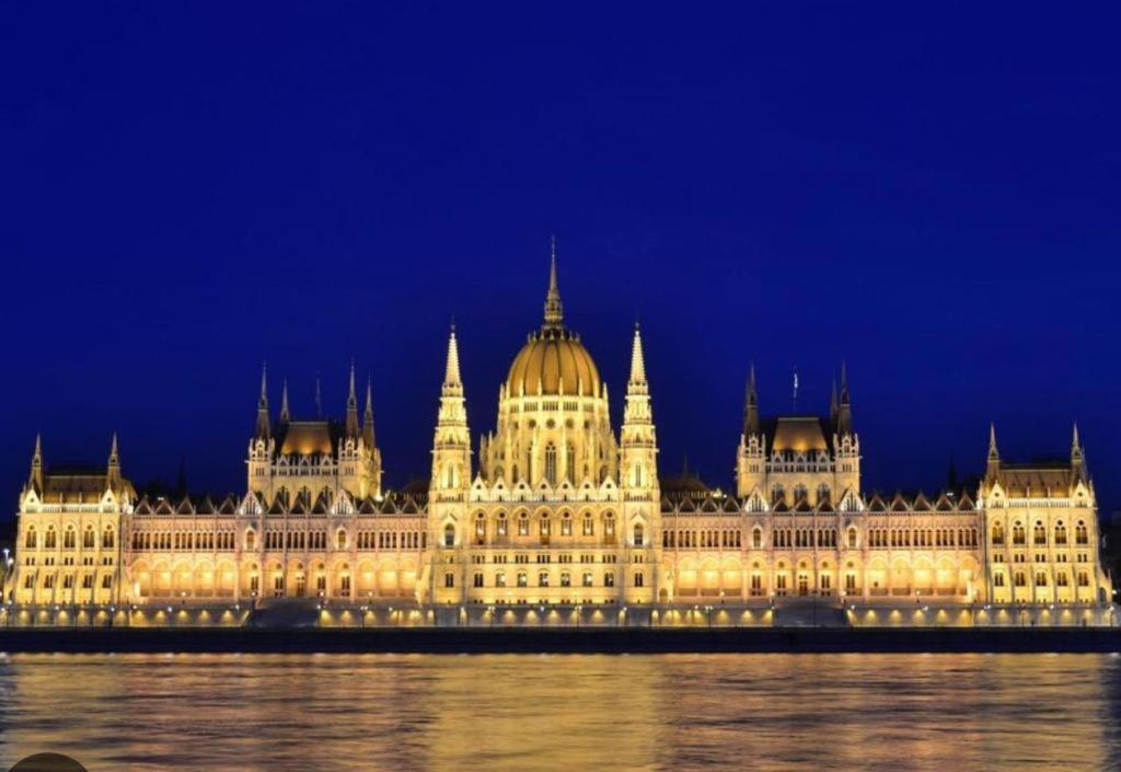 Stylish Spot By The River Danube Budapešť Exteriér fotografie
